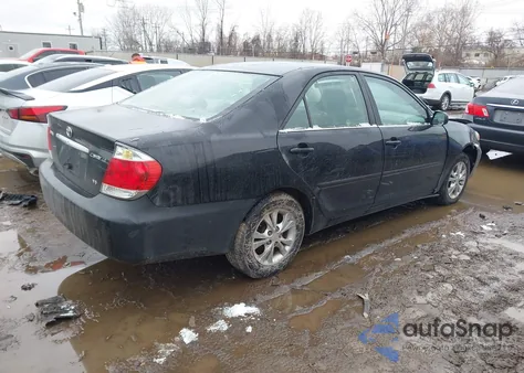 2005 Toyota Camry Le V6 z USA, uszkodzony, nr VIN 4T1BF32KX5U108516